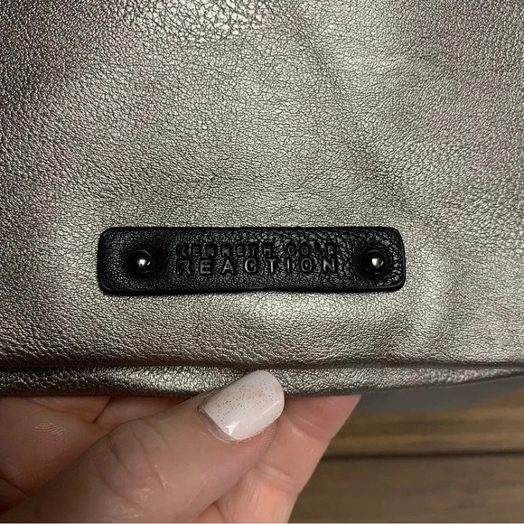 Kenneth Cole Reaction silver fold over purse adjustable strap - Picture 2 of 12